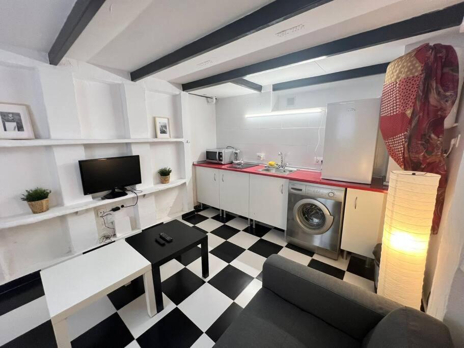 At Street Level 20 Min From Sol-piern Apartment Madrid