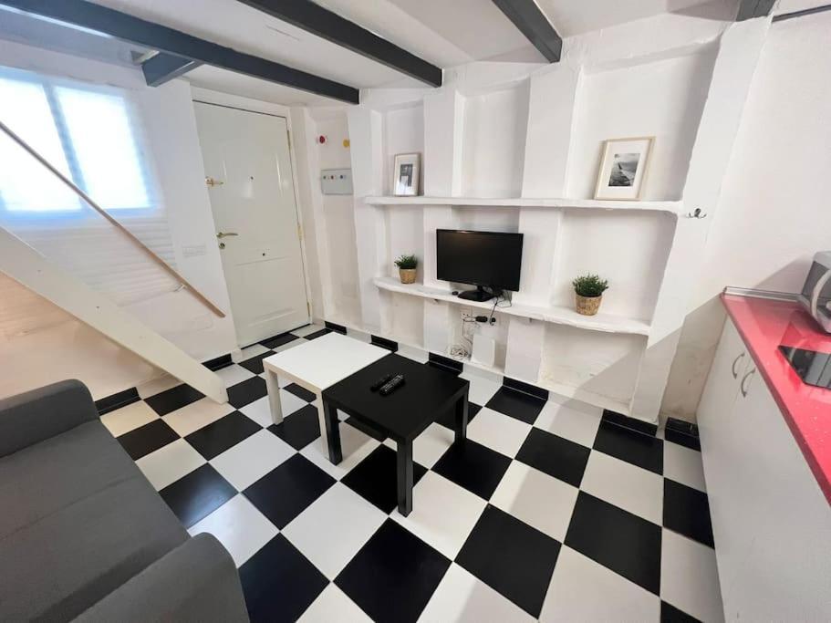 At Street Level 20 Min From Sol-piern Apartment Madrid